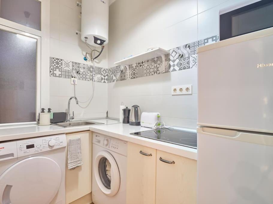 New Retiro Recien Reformado 10 Min En Metro A Sol, Hasta Seis Personas Apartment Madrid Exterior photo